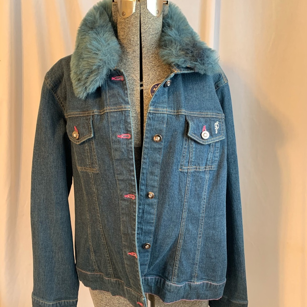 Cappagallo XL blue faux fur collared jean jacket rhinestone buttons, pink thread